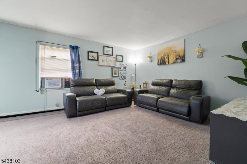 10 Bently Ln Property Photo 21