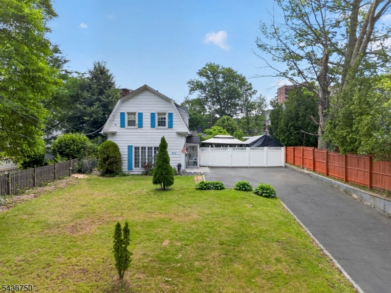 509 Ridge St Property Photo 4