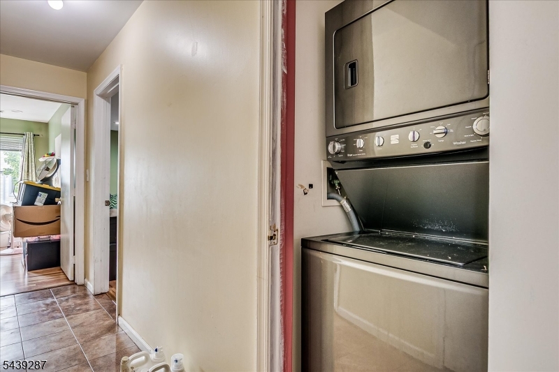 1702 Amanda Ct Property Photo 4