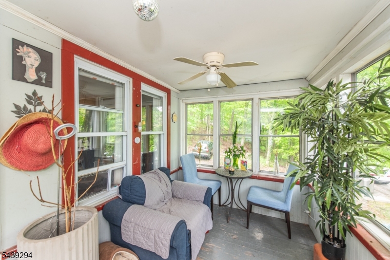 133 Woodside Ave Property Photo 3