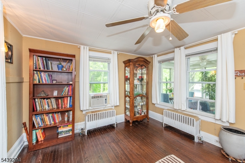133 Woodside Ave Property Photo 6