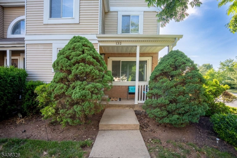 132 Longacre Ct Property Photo 1
