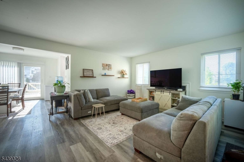 132 Longacre Ct Property Photo 4
