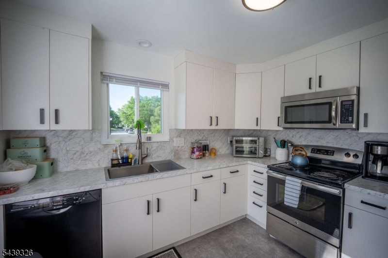 132 Longacre Ct Property Photo 8