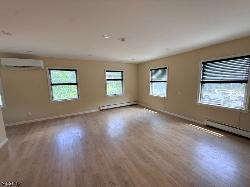 48 Ringwood Ave B Property Photo 4