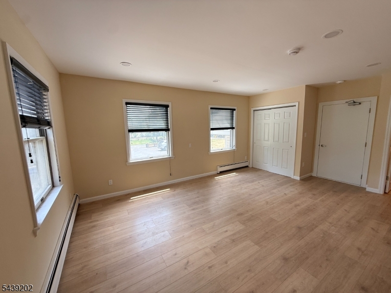 48 Ringwood Ave B Property Photo 5
