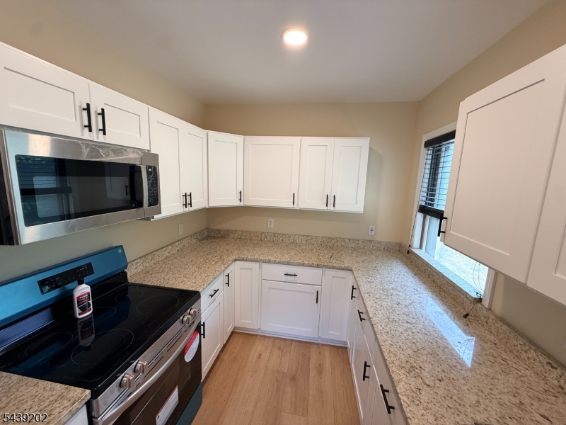 48 Ringwood Ave B Property Photo 7