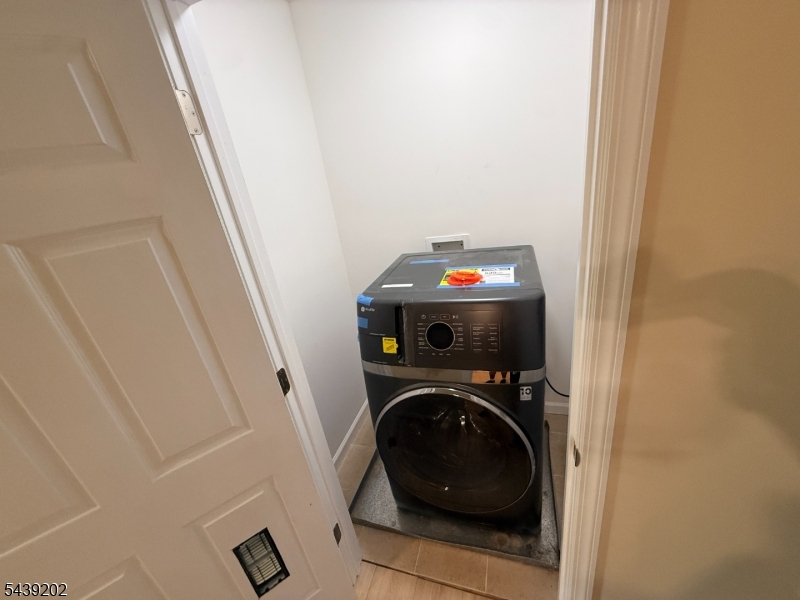 48 Ringwood Ave B Property Photo 13