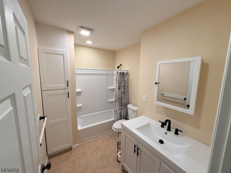 48 Ringwood Ave B Property Photo 14