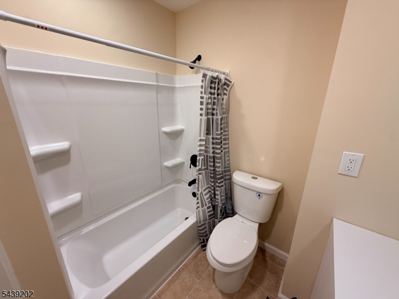 48 Ringwood Ave B Property Photo 15