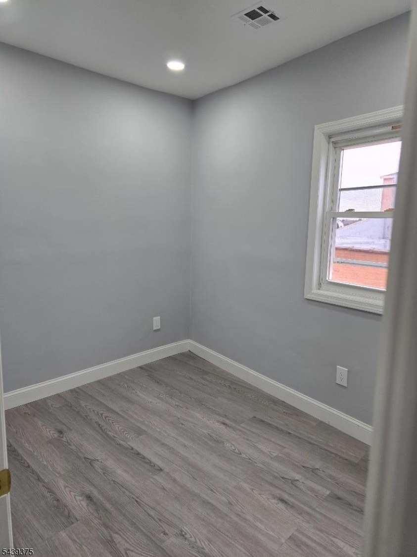 8 Fleming Ave Property Photo 1