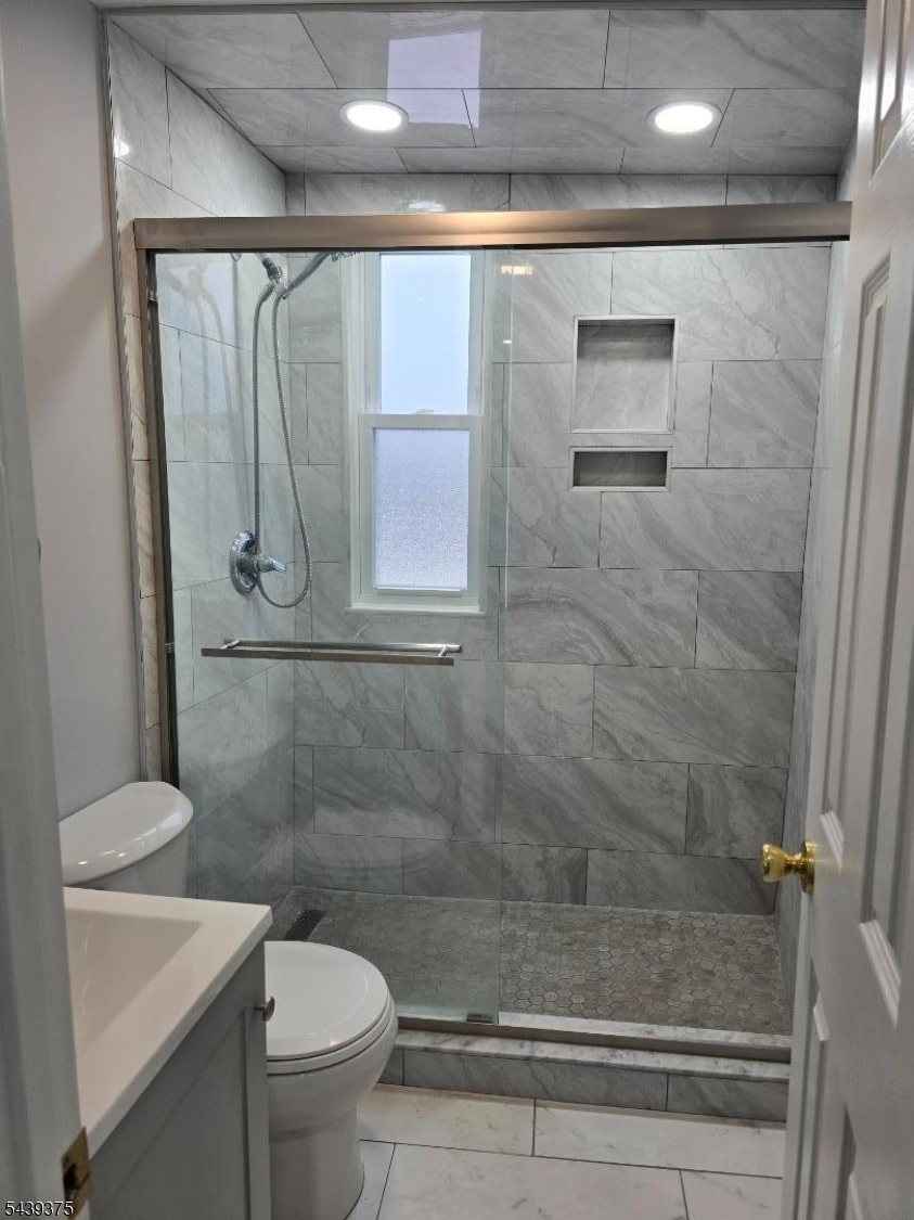 8 Fleming Ave Property Photo 2