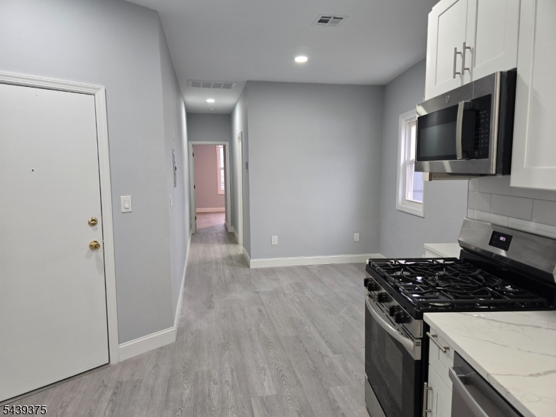 8 Fleming Ave Property Photo 3