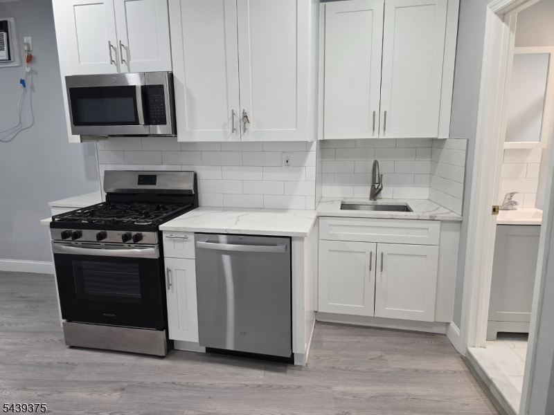 8 Fleming Ave Property Photo 4