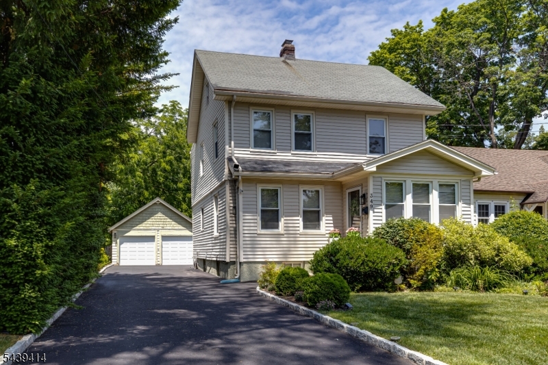 349 Brook Ave Property Photo 1