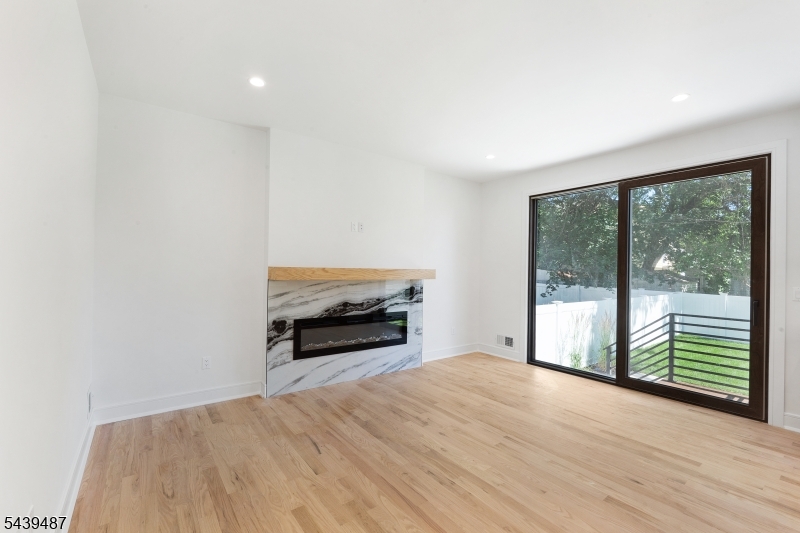 130 Warren St Property Photo 7