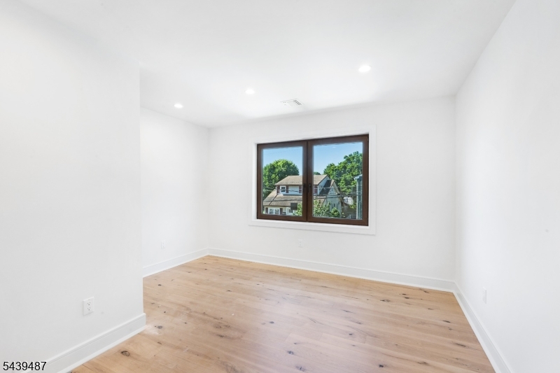 130 Warren St Property Photo 12