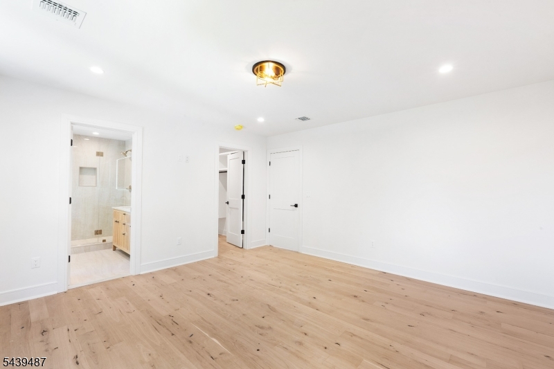 130 Warren St Property Photo 17
