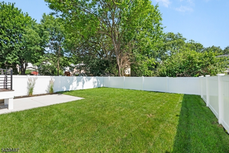 130 Warren St Property Photo 25