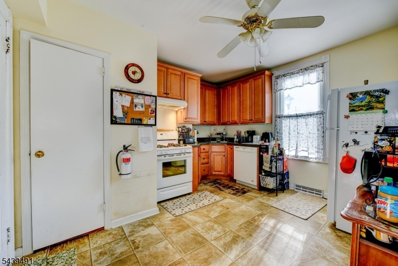 185 W Cliff St Property Photo 6