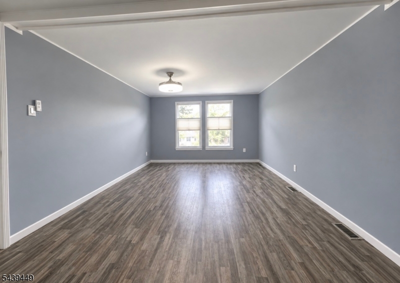997 Broad St Property Photo 10