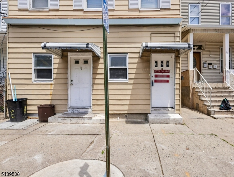 523 Franklin St Property Photo 3