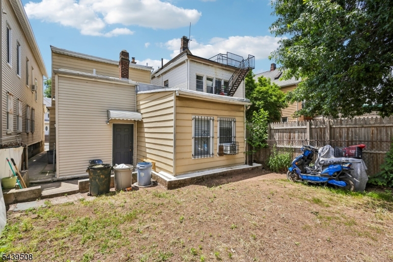 523 Franklin St Property Photo 5