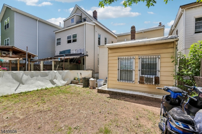 523 Franklin St Property Photo 43