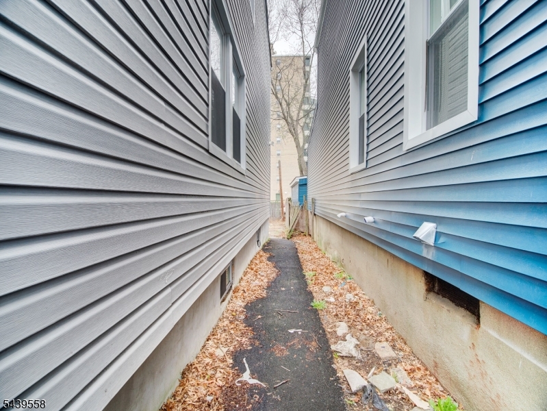 271 Washington St Property Photo 3