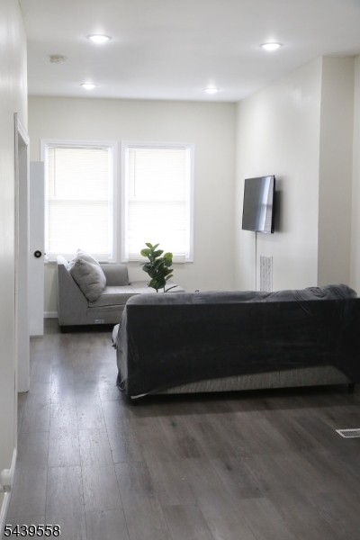 271 Washington St Property Photo 5
