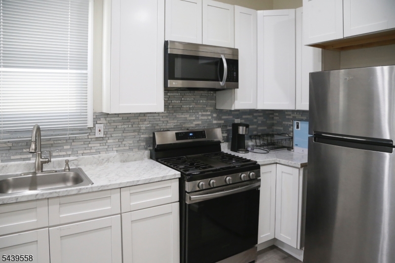 271 Washington St Property Photo 6