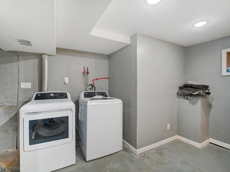 271 Washington St Property Photo 26