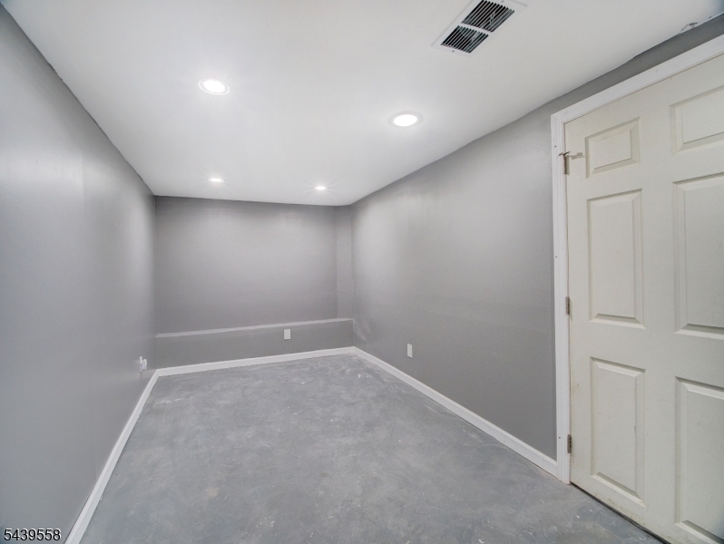 271 Washington St Property Photo 27