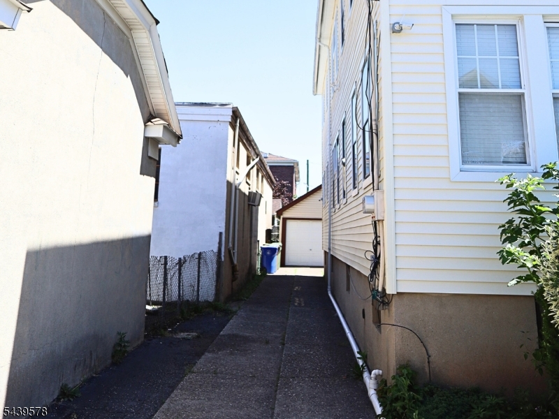 313 Ashton Ave Property Photo 5
