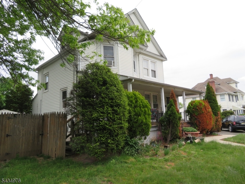12 Bergen St Property Photo 4
