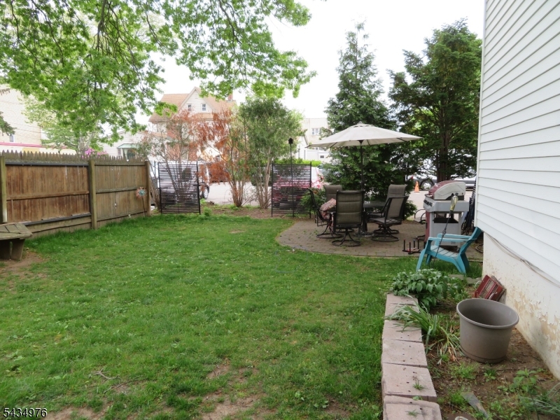 12 Bergen St Property Photo 5