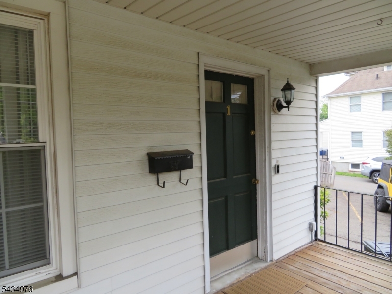 12 Bergen St Property Photo 7