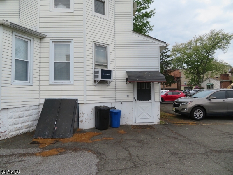 12 Bergen St Property Photo 8