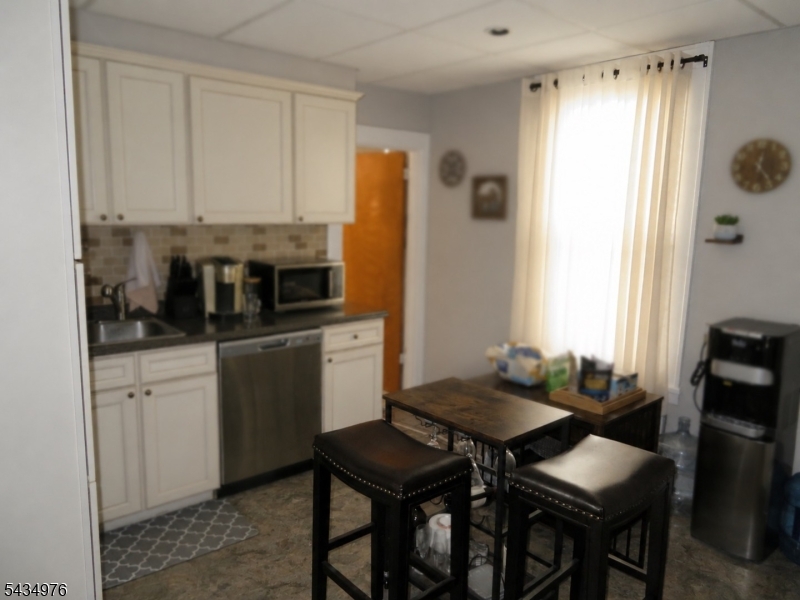 12 Bergen St Property Photo 10