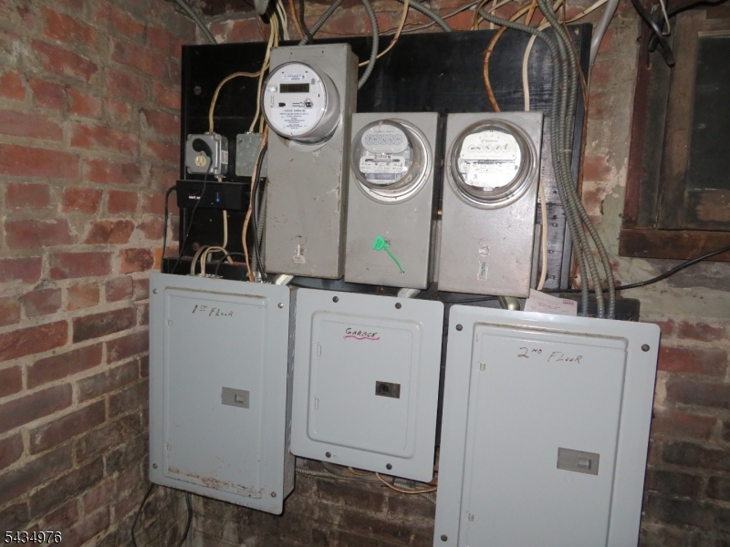 12 Bergen St Property Photo 32