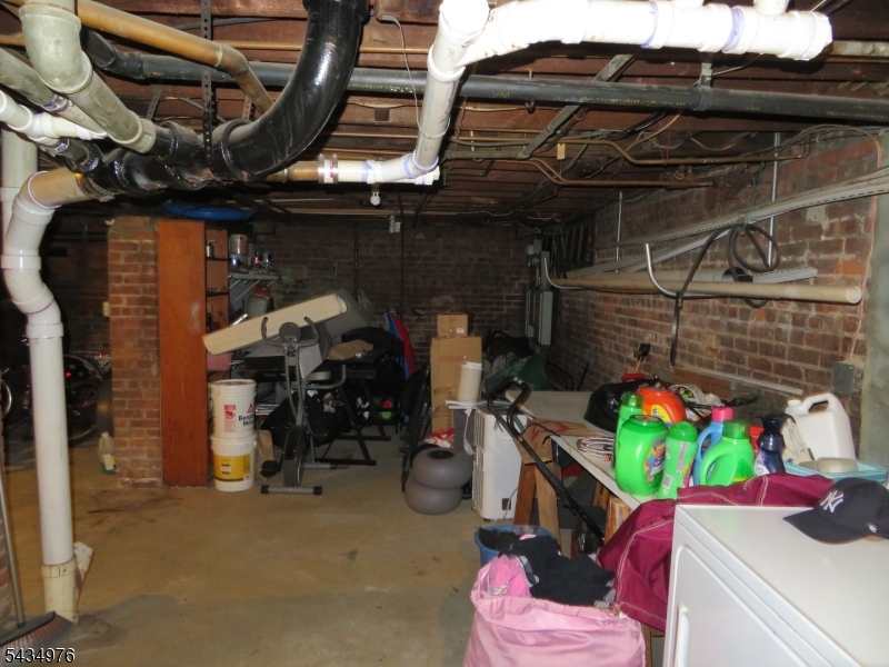12 Bergen St Property Photo 37