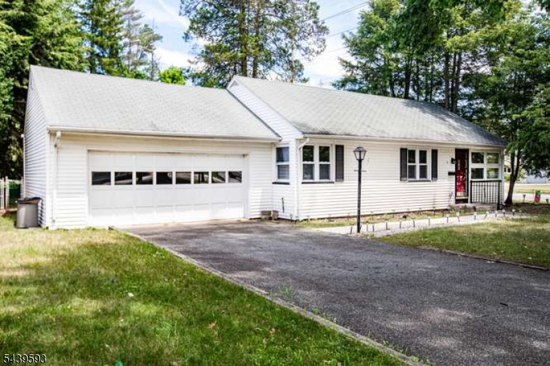 4 Beverly Rd Property Photo 1