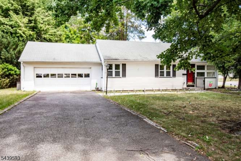 4 Beverly Rd Property Photo 2