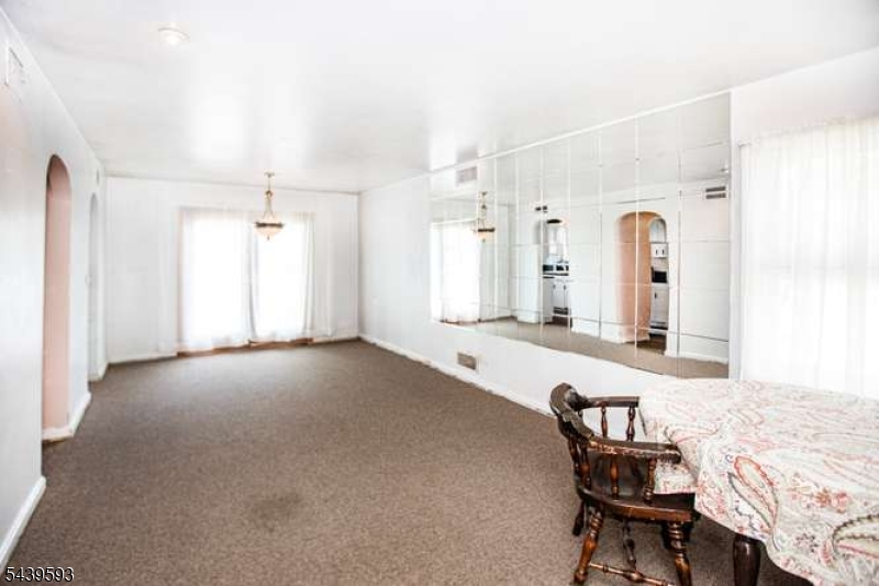 4 Beverly Rd Property Photo 10
