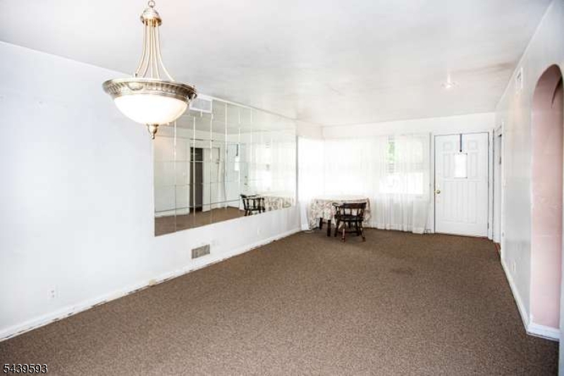 4 Beverly Rd Property Photo 13
