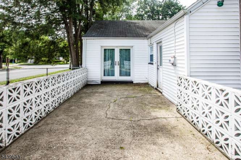 4 Beverly Rd Property Photo 35