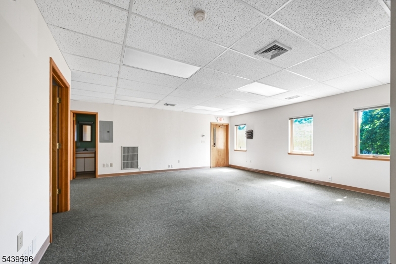 15 Rockland Ter Property Photo 6