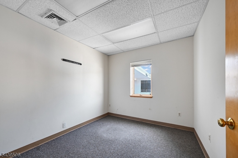 15 Rockland Ter Property Photo 9