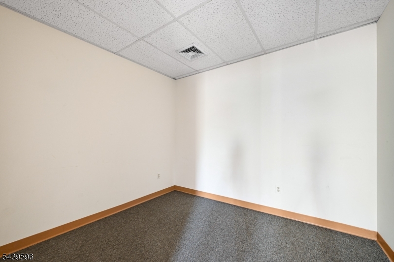 15 Rockland Ter Property Photo 13