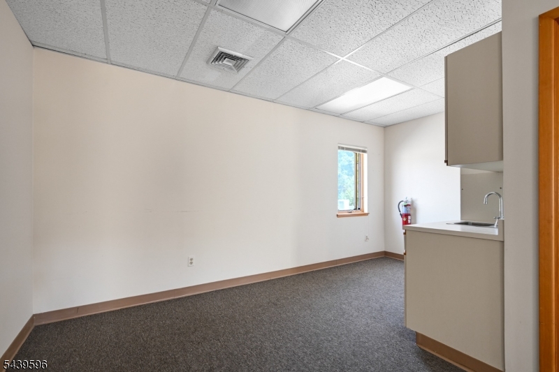 15 Rockland Ter Property Photo 14